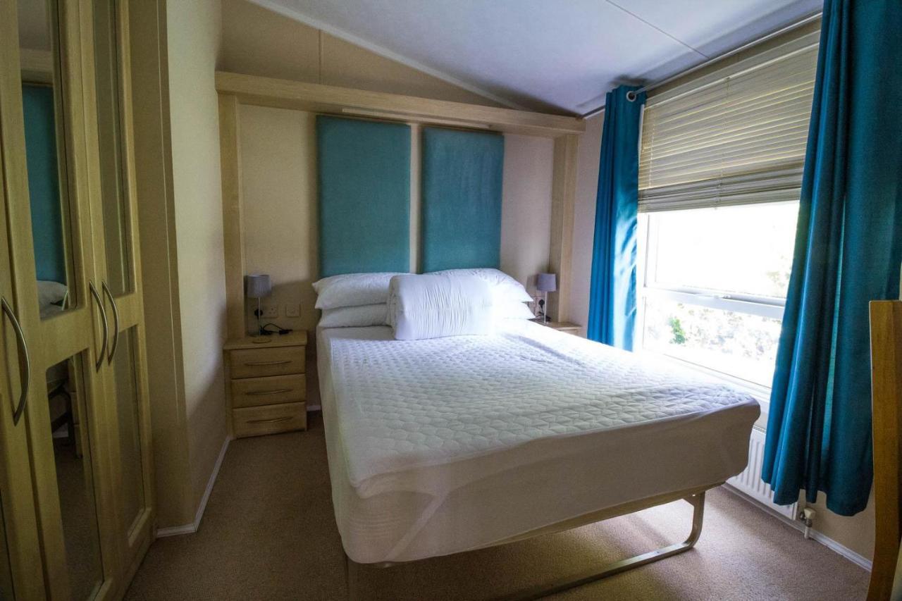 Beautiful 6 Berth Lodge At Cherry Tree Holiday Park Ref 70002Tg Great Yarmouth Exterior photo